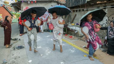 Lensa Berbicara: Wajah Putih Tepung dan Bapak-Bapak Berdaster Meriahkan Lomba HUT RI di Bekasi
