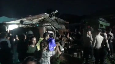 Cuaca Buruk Angin Puting Beliung Hantam Puluhan Rumah Warga di Kota Medan