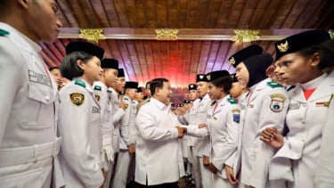 Pesan Prabowo Pada Petugas di Balik HUT RI ke-81: Terus Bawa Semangat Merah Putih