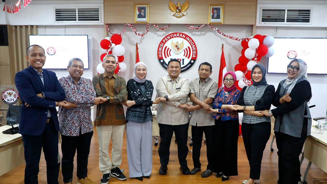 KPI Pusat Tetapkan M Hasrul Hasan dan Evri Rizqi Monarshi sebagai Ketua dan Wakil Ketua, Kawal Revisi UU Penyiaran
            - galeri foto