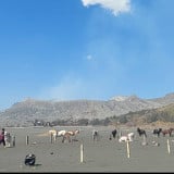 Hari Pertama Dibuka Pasca Ditutup, Bromo Dikunjungi Ribuan Wisatawan