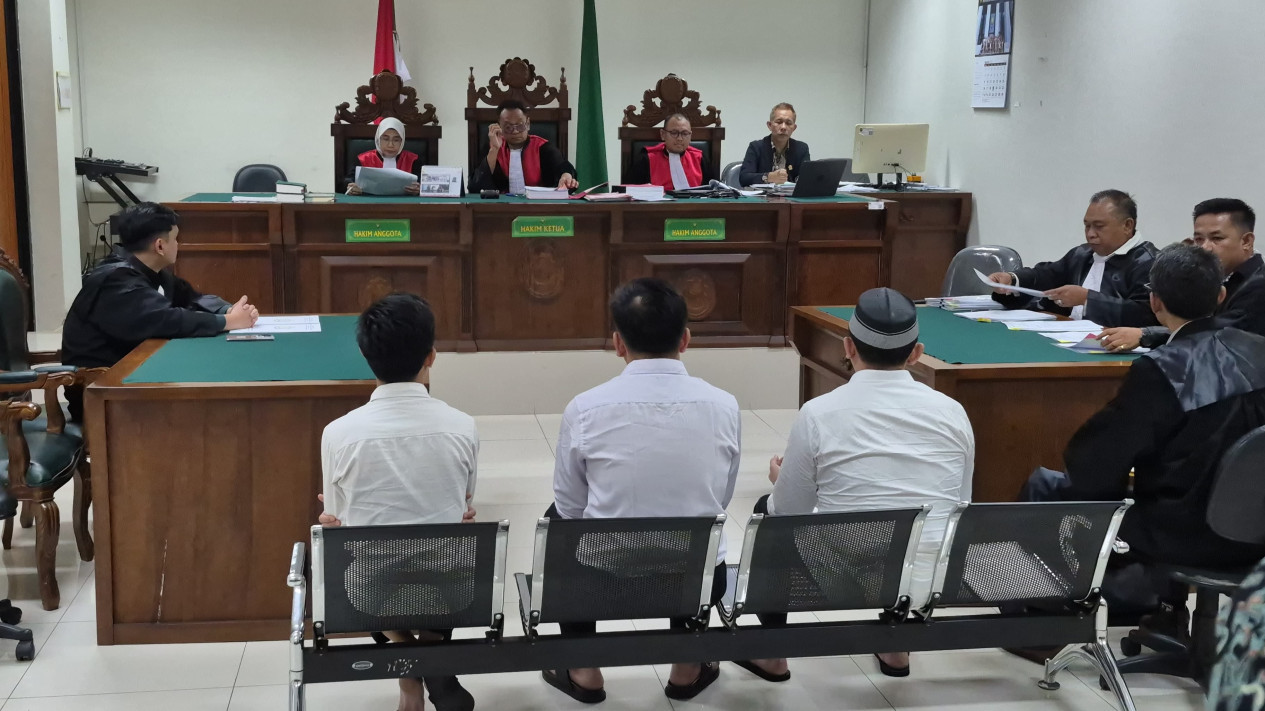 PN Cikarang Tolak Penangguhan Penahanan Anggota DPRD Bekasi dalam Kasus Dugaan Pengeroyokan
            - galeri foto