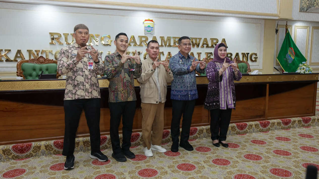 DPR dan Kemendagri Kolaborasi dengan Pemkot Palembang, Perkuat Verifikasi Kependudukan untuk Bansos Tepat Sasaran
            - galeri foto