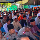 Momen Wapres Gibran Salat Jumat Bareng Warga Korban Gempa NTT di Bawah Tenda Masjid