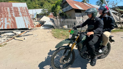 Akses Sulit Dijangkau, Gibran Naik Motor Tinjau Korban Gempa di Kampung Waso NTT
