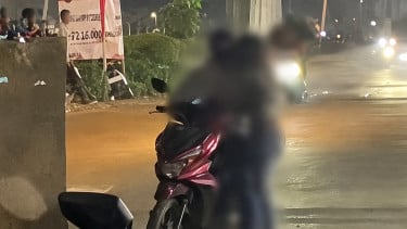 Bisa-bisanya Tak Kenal Tempat! Viral Sejoli Bercumbu di Pinggir Jalan Bogor, Warga Sekitar: Kiw Kiw