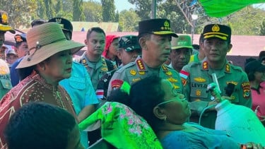 Kapolri Temui Pengungsi Gempa di Manggarai NTT, Tinjau langsung Kondisi Warga Terdampak