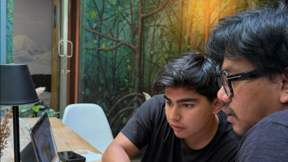Temui Andrew Kalaweit di Palangkaraya, Ferry Irwandi Petakan Bantuan untuk Krisis Kalimantan