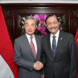 Bicarakan Investasi, Menlu China Wang Yi Bertemu Luhut
