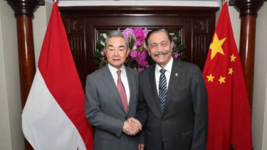 Bicarakan Investasi, Menlu China Wang Yi Bertemu Luhut