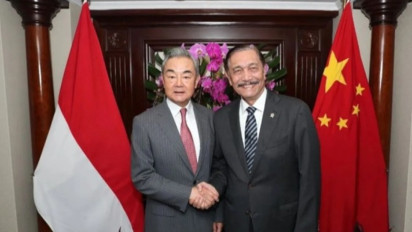 Bicarakan Investasi, Menlu China Wang Yi Bertemu Luhut