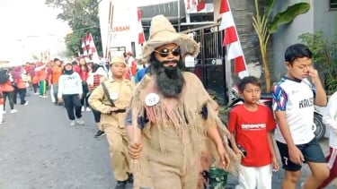 Semarak HUT RI di Surabaya, Jalan Sehat Berhadiah Umrah hingga Sepeda Motor