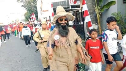 Semarak HUT RI di Surabaya, Jalan Sehat Berhadiah Umrah hingga Sepeda Motor