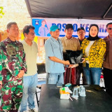 Kebakaran Desa Adat Sade Lombok Tengah Hanguskan 120 Rumah, Sari Yuliati Serahkan Bantuan