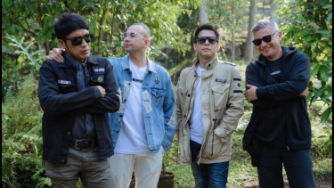 Raffi Ahmad dan The Dudas Minus One Serahkan Bantuan Langsung Rp1 Miliar untuk Desa Adat Sade Lombok