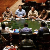 Presiden Minta Penambahan 17 Pesawat TNI untuk Padamkan Kebakaran Hutan dan Lahan