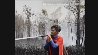 Terungkap Sosok 'Superman' yang Viral Padamkan Karhutla Palangkaraya Kalimantan Tengah