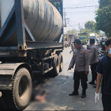 Tragis! Seorang Ibu Tewas Dibonceng Anaknya, Terpental dan Terseret Truk Tronton di Bojonegoro