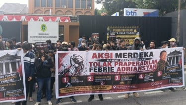 Massa Gelar Aksi di Depan PN Jaksel, Tolak Praperadilan Febrie Adriansyah hingga Dukung Independensi Hakim