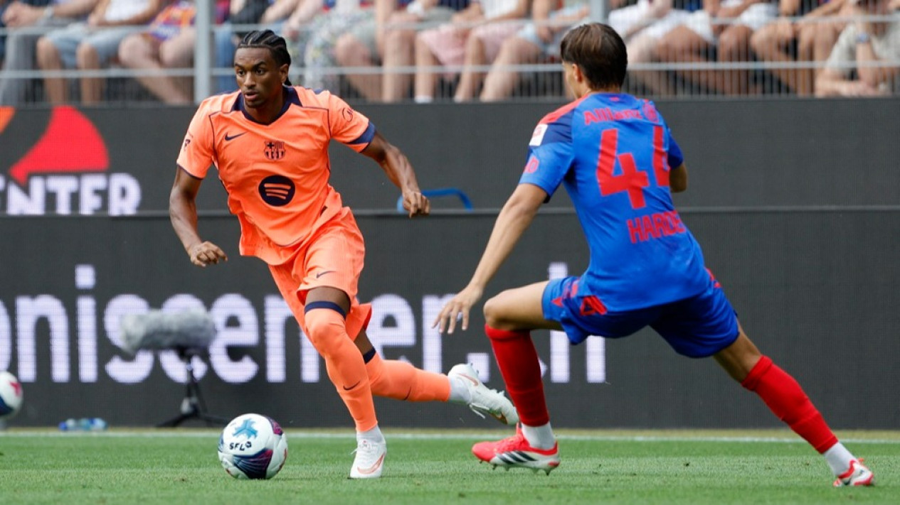 Alejandro Balde Dicoret dari Skuad Barcelona di Tengah Rumor Transfer ke Manchester United, Hansi Flick Bilang Begini
            - galeri foto