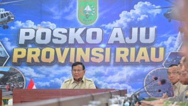 Pasukan Freefall Padamkan Karhutla Riau di Titik Sulit Terjangkau, Prabowo: Jangan Hanya untuk Upacara