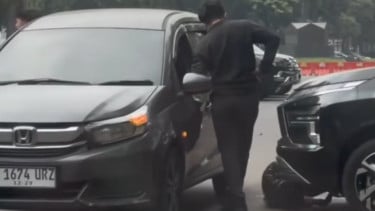Diduga Matel, Video Viral Dua Pria Terekam Masuk Kolong Mobil di GBK hingga Bikin Warga Resah