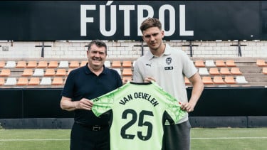 Baru Sebulan Gabung Klub Liga Inggris, Kiper Keturunan Indonesia Kayne van Oevelen Resmi Gabung Tim Spanyol