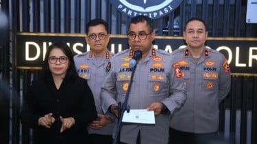 Polri Kirim Bantuan Pompa Hingga Ratusan Tabung Oksigen untuk Penanganan Karhutla di Kalbar, Pendistribusian Dilakukan Bertahap