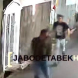 Viral Pelaku Curanmor di Depok Lepaskan Tembakan Saat Dikejar Warga, Motor Buat Beraksi Ditinggal Kabur