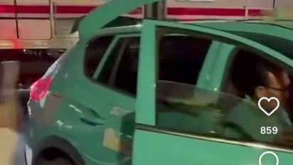 Taksi Green SM Terserempet KRL di Stasiun Karet, Bagian Belakang Ringsek Parah