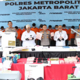 Polres Jakbar Bongkar Sindikat Produksi Uang Palsu, 11 Orang Jadi Tersangka dan Upal Rp1,5 Miliar Disita