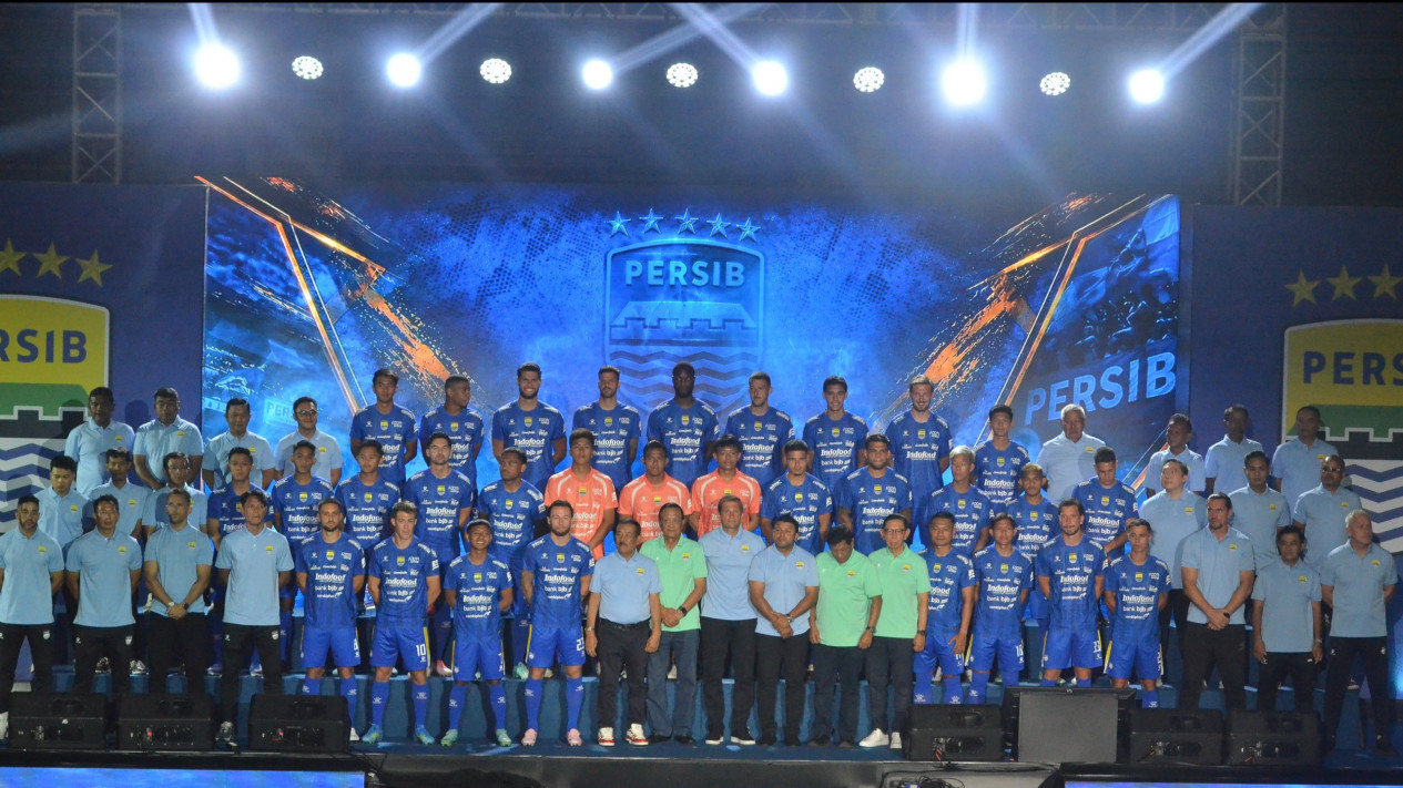 Manajemen Persib Resmi Ungkap Nasib Ramon Tanque usai Mendadak Hilang di Agenda Launching Tim
            - galeri foto