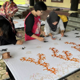 Batik Tulis Kutai Barat Mulai Mendunia, Karya Perajin Lokal Lampaui Ekspektasi