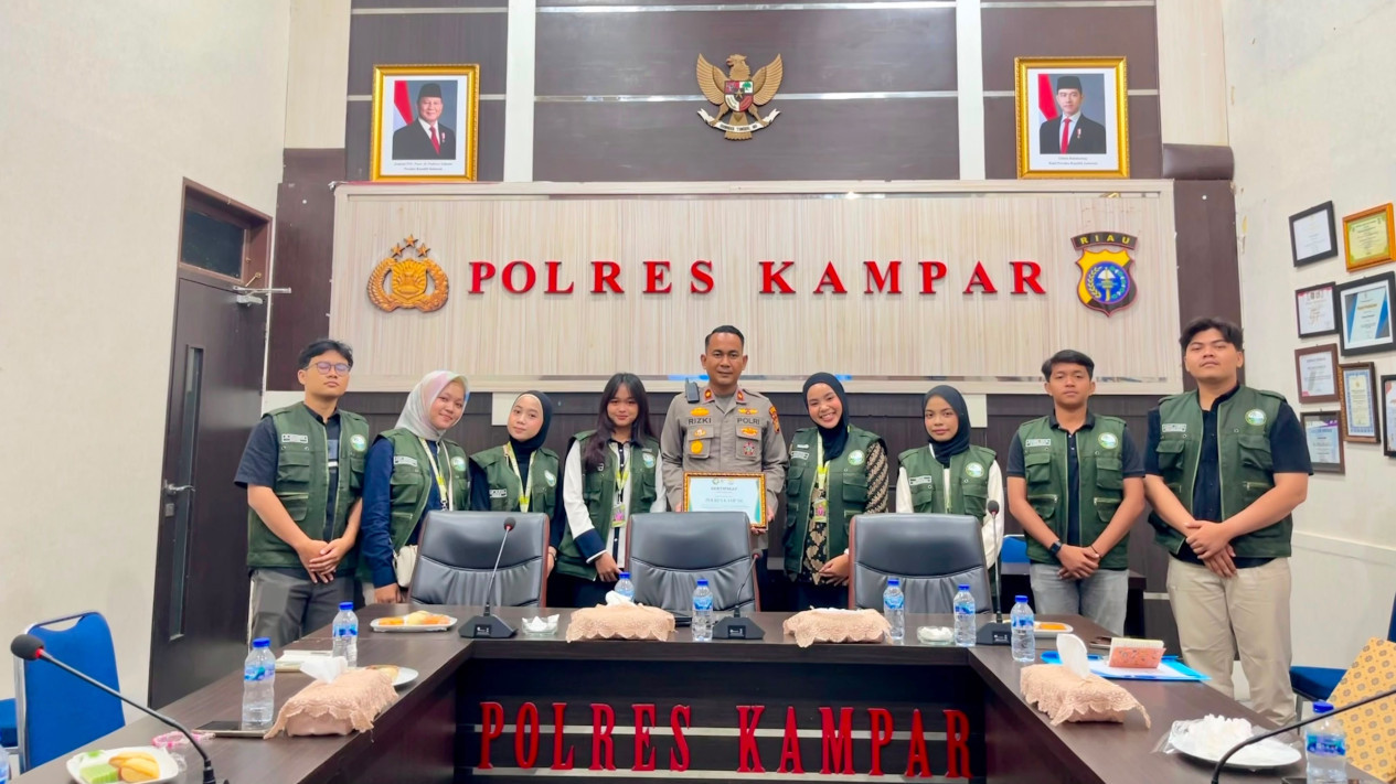 Polres Kampar bersama mahasiswa KKN Universitas Abdurrab bekali Gen Z literasi politik
            - galeri foto