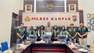 Polres Kampar bersama mahasiswa KKN Universitas Abdurrab bekali Gen Z literasi politik