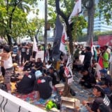 Jelang Demo 27 Agustus 2026, Massa Aksi Mulai Siapkan Atribut Depan Gedung DPR