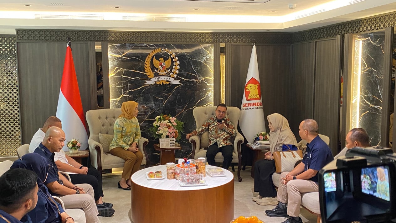 Pimpinan DPR Gelar Audiensi Bahas Nasib PT Pos Indonesia, Soroti Kepastian Gaji 31.000 Karyawan
            - galeri foto