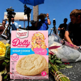 Dolly Parton Legenda Musik Country Meninggal Dunia di Usia 80 Tahun, Trump Minta Kibarkan Bendera AS Setengah Tiang
