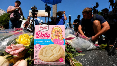 Dolly Parton Legenda Musik Country Meninggal Dunia di Usia 80 Tahun, Trump Minta Kibarkan Bendera AS Setengah Tiang