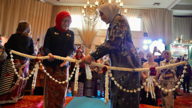 Resmi Buka Pameran Roepa Merdeka, Ketua Harian Dekranas Apresiasi Kreativitas Seni Instalasi DWP BIN