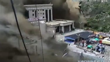 384 Wisatawan Dilaporkan Hilang Tersapu Banjir Bandang serta Longsor Lumpur Dahsyat di Perbatasan Nepal-China