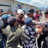 12 Tahun Tanah Diserobot Perusahaan, Aksi Demo Warga Banyuwangi Diwarnai Kericuhan