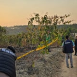 Upaya Penyebaran Karhutla, Kapolres OKU Timur Berjibaku Padamkan Titik Api di Lahan Gambut