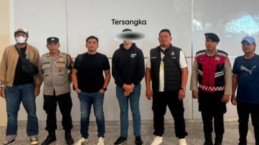 Terungkap Alasan Bule Australia Mesum di Depan Rumah Warga