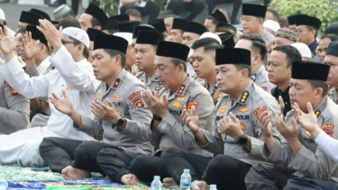 Ikhtiar Hadapi Musim Kemarau dan Ancaman Karhutla, Polda Sumsel Gelar Sholat Istisqo