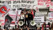 Kondisi Terkini Lalu Lintas di Sekitar DPR Pasca Kerusuhan Semalam