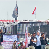 Andre Rosiade Diteriaki Massa Aksi Diminta Turun dari Mobil Komando hingga Diteriaki “Pembohong”