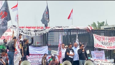 Andre Rosiade Diteriaki Massa Aksi Diminta Turun dari Mobil Komando hingga Diteriaki “Pembohong”
