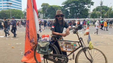 Cerita Gunawan Gowes Sepeda Ontel ke DPR, Rela Tidur di Pinggir Jalan Demi Ikut Demo 27 Agustus