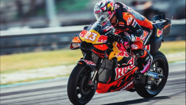 Menyeberang Gabung ke Trackhouse untuk MotoGP 2027, Enea Bastianini Akui Berat Tinggalkan Tech3 KTM